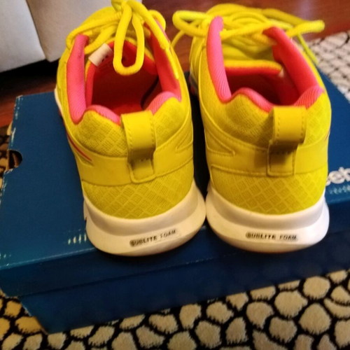 Reebok unisex athletic shoes like new