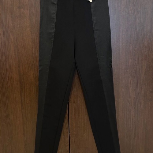 Lynne black leggings pants like new, fitted