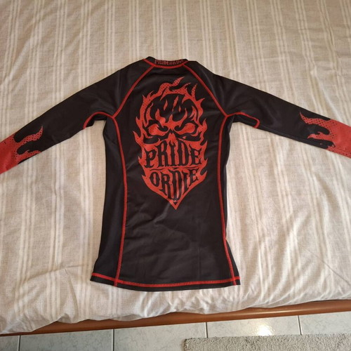 Pride of die training thermal rashguard like new, size M, black red