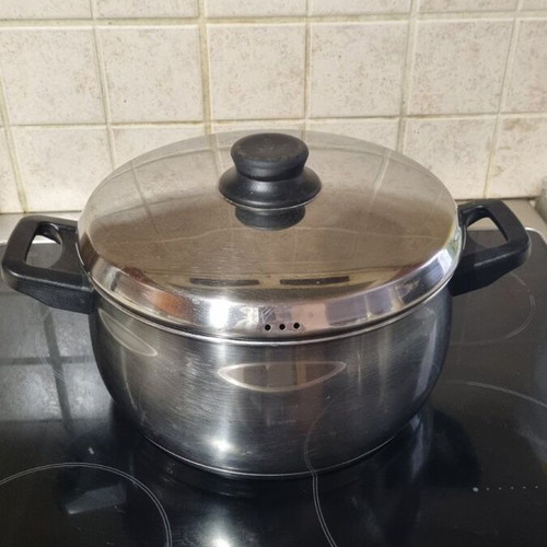 Cooking pot 26cm like new
