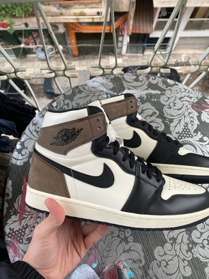 Air Jordan 1 Mocha new, size 44.5