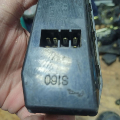 Window button for Hyundai Coupe used, 93580-27000