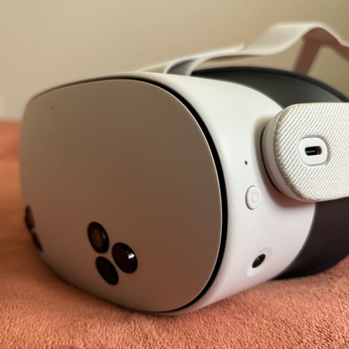 Meta Quest 3S standalone VR headset 128GB like new