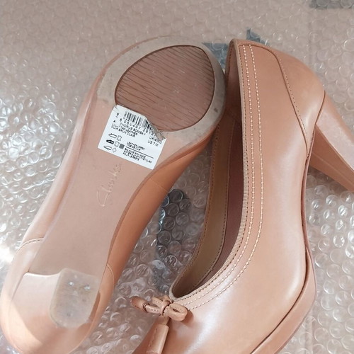 Clarks women's leather beige pumps like new size 37.5