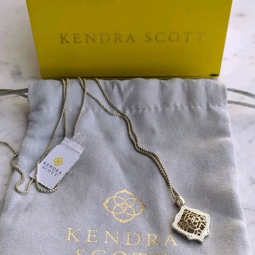 Kendra Scott pendant new, gold-colored