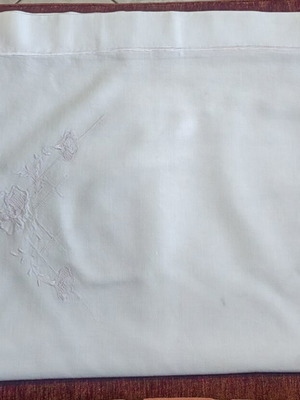White embroidered bed sheet 1.70m x 2.30m