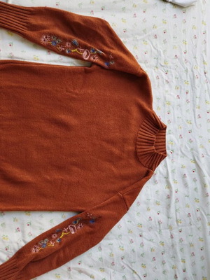 Pullover with embroidered designs like new, brown, size S