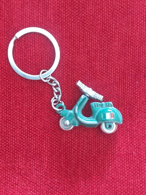 Vespa keychain metal like new