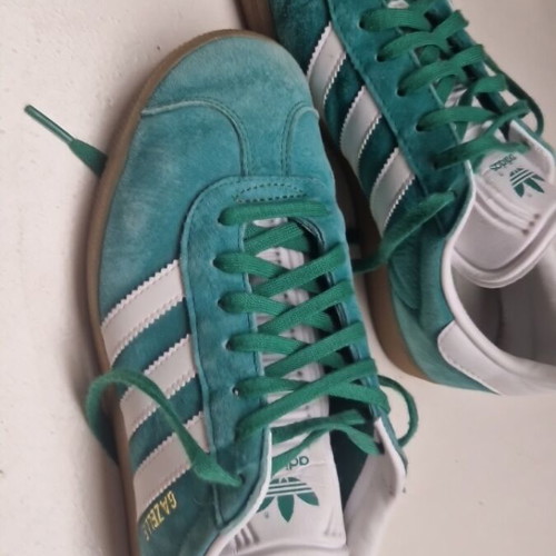 Adidas Gazelle green shoe like new, size 42