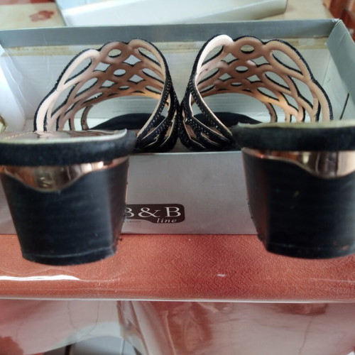 Voi&Noi women's sandals size 40 like new, black with rhinestones
