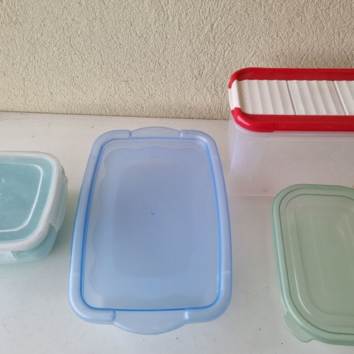 Set of 4 plastic food storage containers