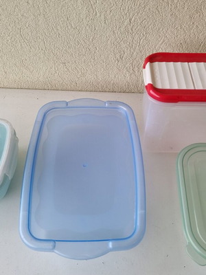 Set of 4 plastic food storage containers