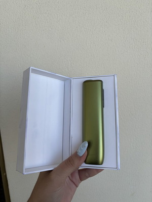 IQOS Iluma I green e-cigarette