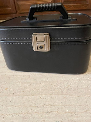 Vintage toiletry bag used, black with large storage space