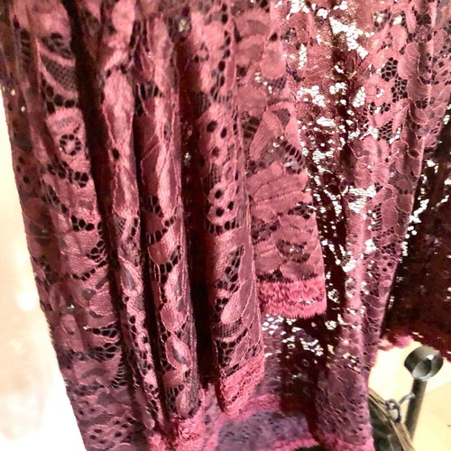 Lace blouse in burgundy with long frill sleeves like new, size XL