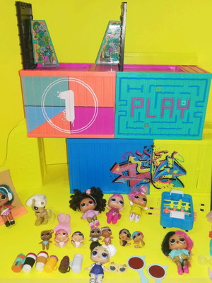 Lol Surprise Clubhouse used, pack with 7 dolls, 7 mini dolls and 1 pet