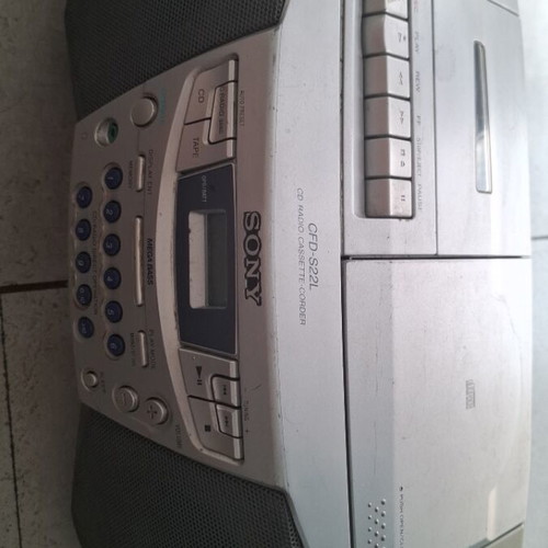 Sony CFD-S22L boombox used, radio only works