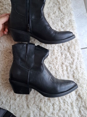 Black cowboy ankle boots used, size 36