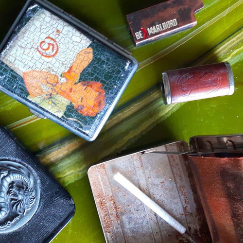 Tobacco cases and metal lighter holders used, set of 5 pieces