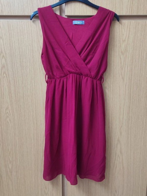 Dress red burgundy sleeveless short like new, sizes S, M