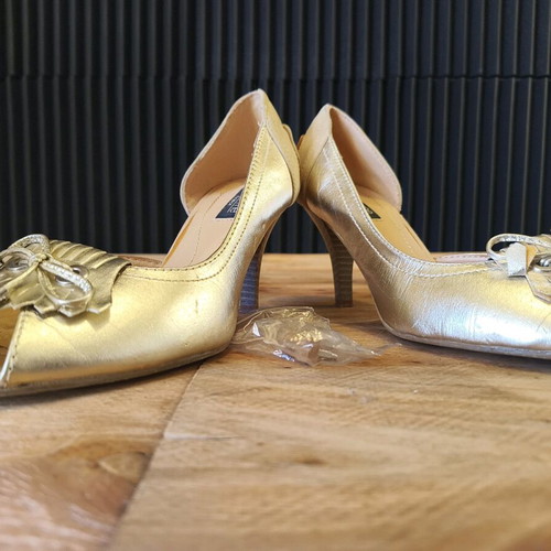 Nikki Me Pumps Size 37 Used Champagne Gold with Box and Heel Tips