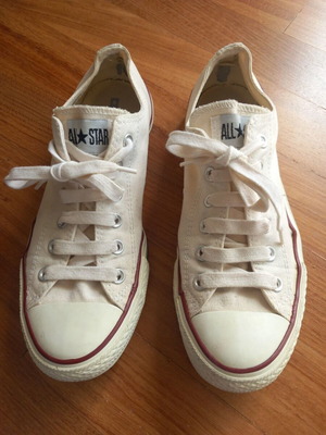Converse All Star Low αθλητικά μεταχειρισμένα, μέγεθος 41, κρεμ με burgundy λεπτομέρεια