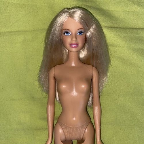 Barbie 2000s doll like new