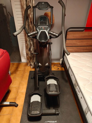 Bowflex MAX Trainer M8 like new fitness machine