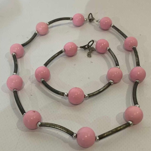 Vintage set of 2 women's necklaces and 1 bracelet used