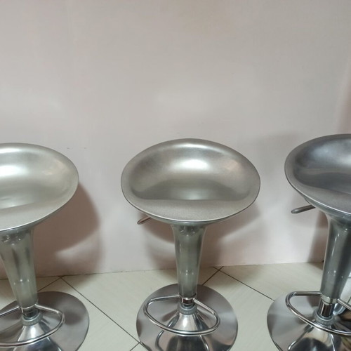 Bar stools like new, set of 3, silver