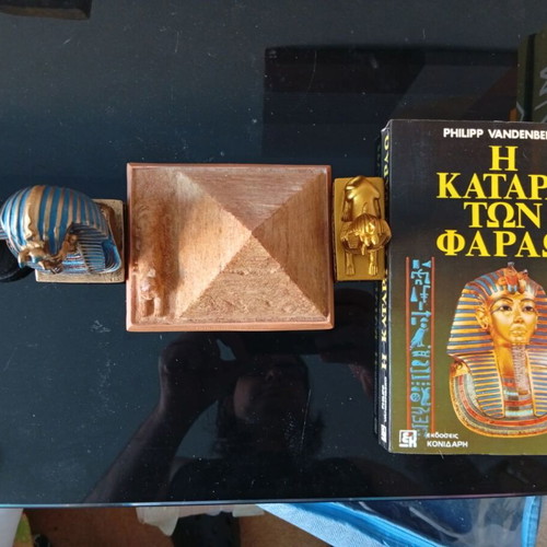 Collectible Ancient Egypt Set with Book and 4 Decorative Figurines new