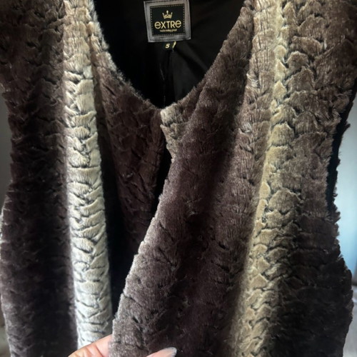 Women's sleeveless fur vest brown, size S