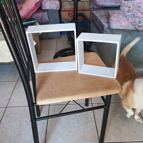 Decorative wall shelves like new, set of two, 22x22cm and 18x18cm