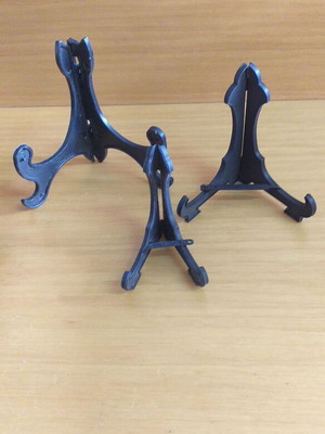 Plastic stands for plates or pictures, pack of 15, new