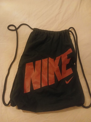 Nike σακίδιο πλάτης σαν καινούργιο, μαύρο και κόκκινο αθλητικό