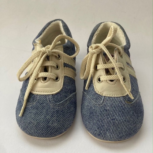 Babywalker sneakers size 21 like new, classic vintage style