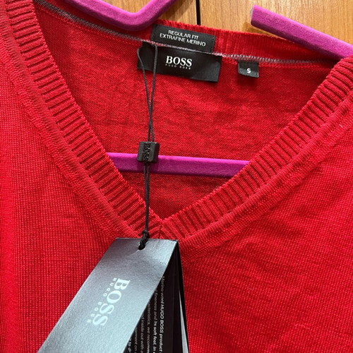 Boss knitted wool sweater small new, red