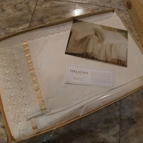 Double sheet with lace and two pillowcases new for double bed