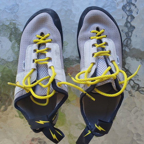 Evolv Defy Lace climbing shoes like new, size 43, gray and yellow