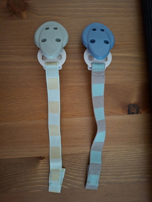 Pacifier clip with ring