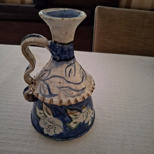 Clay jug used in blue, light blue and white colors