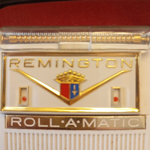 Remington Roll-A-Matic Deluxe vintage electric shaver like new