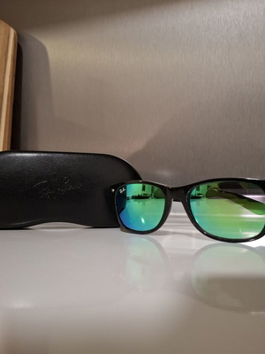 Ray-Ban Wayfarer men's sunglasses used with case black green-blue lenses