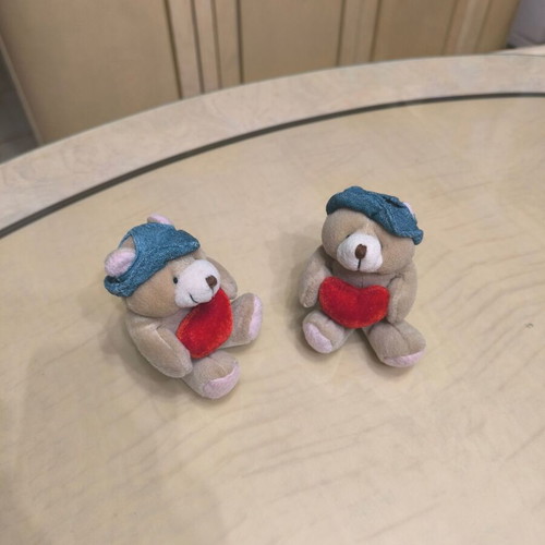 Set of 2 teddy bears with heart like new