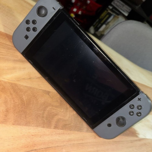 Nintendo Switch V2 сиво като нов с аксесоари