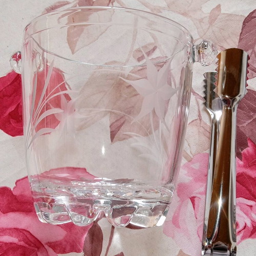 Crystal bowl with ice tongs like new