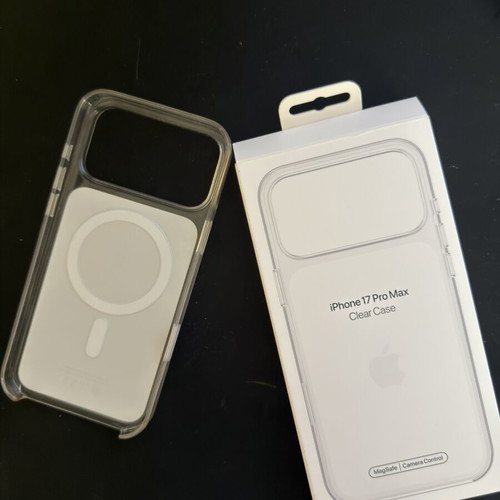 Apple Clear Case with MagSafe for iPhone 17 Pro Max used
