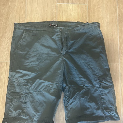 BodyTalk Cargo Shorts XL like new, khaki