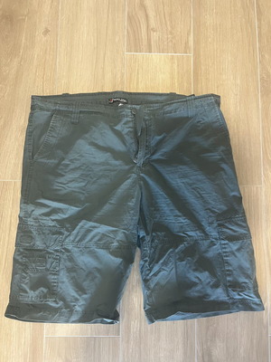 BodyTalk Cargo Shorts XL like new, khaki