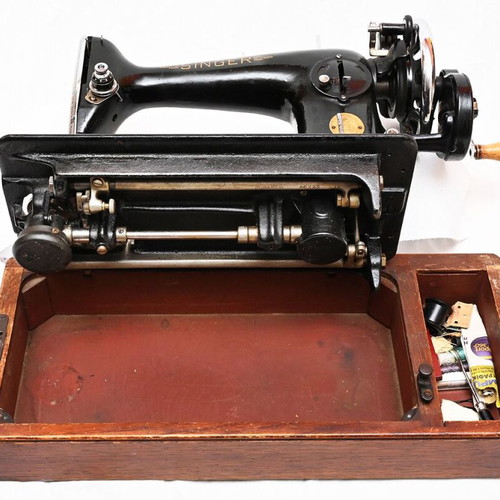 Singer sewing machine from 1960s used with wooden case